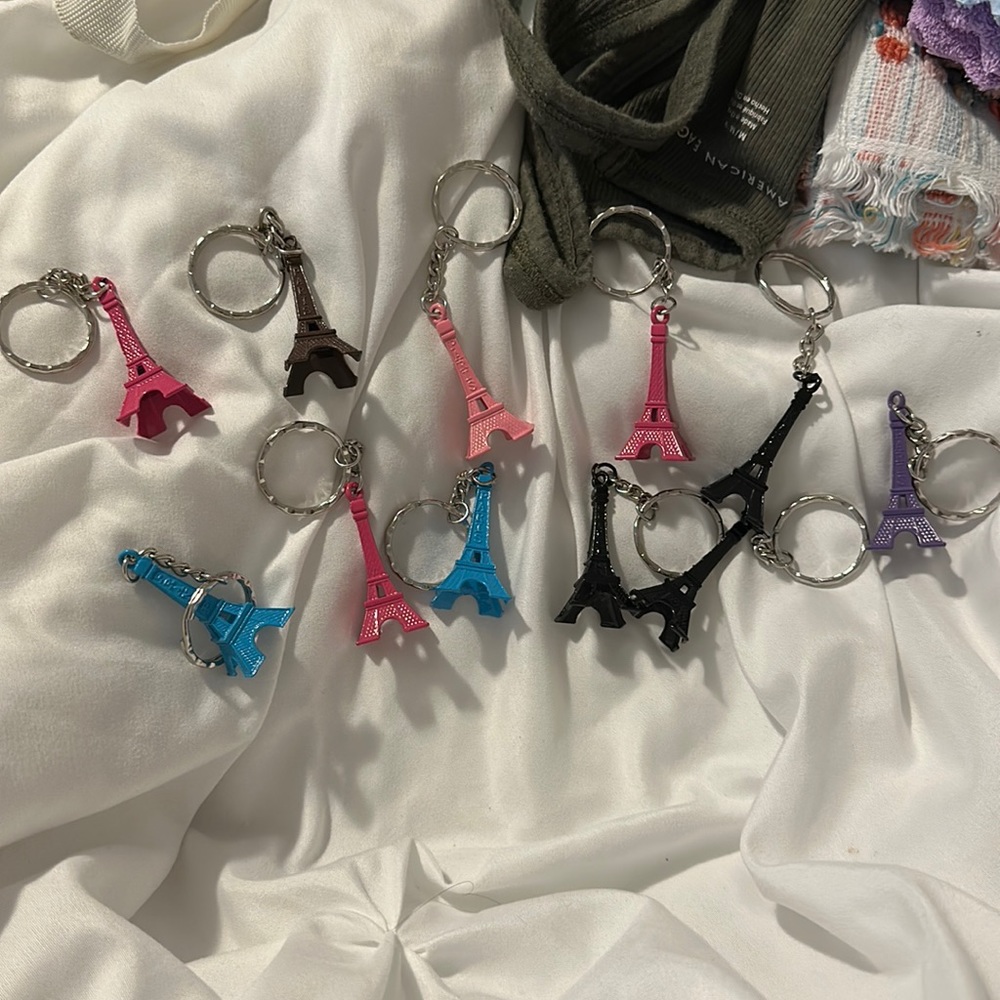 A set of 11 Eiffel Tower keychains